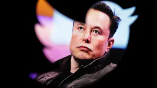 Elon Musk se convierte en el dueño de Twitter.