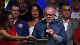 El presidente electo brasileño Luiz Inácio 'Lula' da Silva ofrece un discurso tras su triunfo.