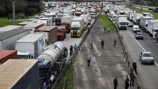 Grupos de camioneros bloquean carreteras, hoy en Río de Janeiro