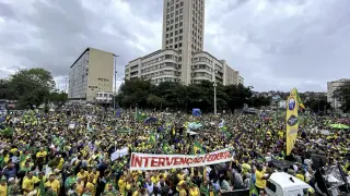 El bolsonarismo va a las puertas de los cuarteles y pide un golpe contra Lula