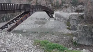 Puente de reciente construcción sobre el Gállego que permite recorrer el Camino del Pastor de un extremo a otro