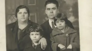 Ramón Segura y Matilde Ferrer con sus hijos, María y Joaquín, en Nueva York.