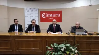 De izquierda a derecha, Enrique Barbero, Francisco Serrano, Antonio Santa Isabel y Marcos Sanso, en la Cámara de Comercio de Teruel.