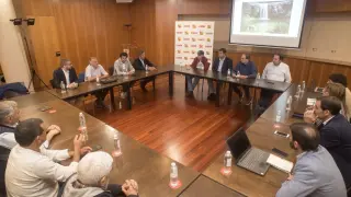 Reunión de presidentes comarcales, alcaldes y representantes del Patronato de Guara.