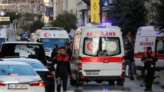Ambulances arrive near the scene following an explosion in central Istanbul's Taksim area, Turkey November 13, 2022. REUTERS/Kemal Aslan TURKEY-SECURITY/
