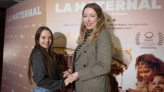 Pilar Palomero ha asistido al preestreno de su última película 'La Maternal' en el cine Palafox de Zaragoza junto a la protagonista del film Carla Quílez.