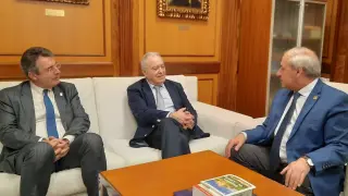 Miquel Noguer, Miguel Gracia y José Tomé durante la reunión mantenida en Lugo.