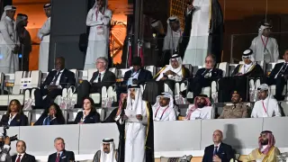 El emir de Catar inaugura el torneo y celebra la "diversidad" en un palco sin mujeres.