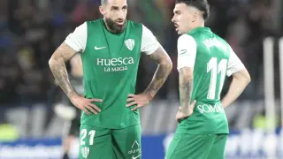 Mateu y Joaquín, con los brazos en jarra, tras recibir el segundo gol en Tenerife.