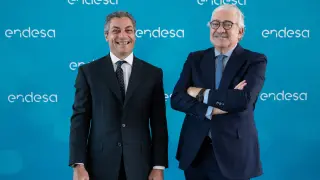 José Bogas, consejero delegado de Endesa (d) y Luca Passa, director general económico-financiero.