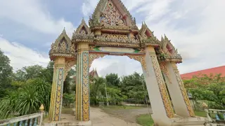 El templo Sap Kaset Nok en el municipio de Bueng Sam Phan