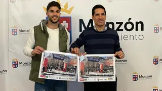 Eliseo Martín y Diego Altemir con el cartel de la prueba
