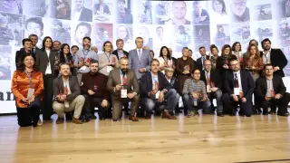 Foto de grupo de los corresponsales españoles en Ucrania premiados ayer en Madrid por la AMI.