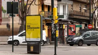 El cartel de la campaña en uno de los mupis de Zaragoza.