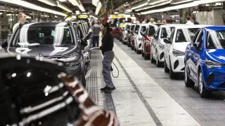 Cadena de montaje de la planta de Opel España, del grupo Stellantis, en Figueruelas.