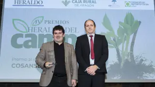 Víctor Manuel Martínez, a la Izda, y Adolfo Aragüés, director de la Federación de Cooperativas Agroalimentarias.