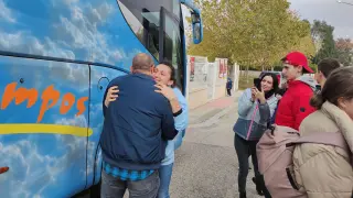 Recibimiento al tercer autobús que llega a Andorra desde Ucrania.