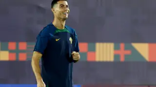 Cristiano Ronaldo en un entrenamiento con Portugal en Catar este lunes)