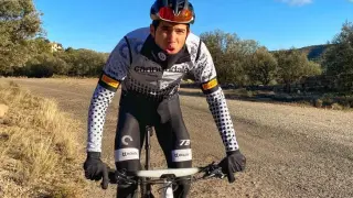 El ciclista Roberto Bou, durante un entrenamiento en Mora de Rubielos.