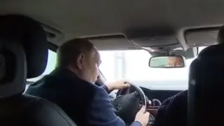 Putin conduciendo por el puente de Crimea