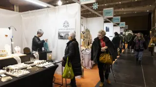 Ambiente en la Feria de Artesanía de Zaragoza.