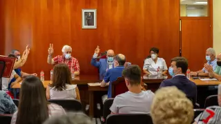 Pleno del Ayuntamiento de Aguarón de julio de 2021 en el que se produjo el cambio en la Alcaldía entre PP y CHA.