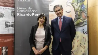 La presidenta de Dircom en Aragón, Mercedes Gracia Aldaz con Rafael Fernández de Alarcón, director de Marca, Patrocinios y Medios de Telefónica
