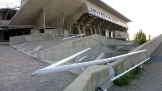 Palacio de los Deportes de Huesca, construido hace 30 años por Enric Miralles.