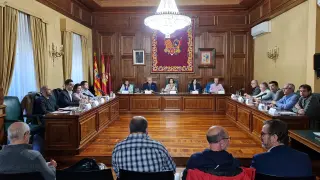 Reunión del patronato proestudios universitarios en Teruel celebrada en el Ayuntamiento.