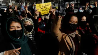 Protesta de mujeres afganas en Kabul contra su veto en la universidad