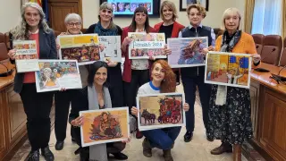 Algunas de las mujeres referentes en la provincia de Teruel, posan con imágenes del calendario.