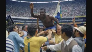 Muere a los 82 años el exfutbolista Pelé tras un mes en el hospital