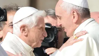 El Papa Emérito Benedicto XVI muere a los 95 años