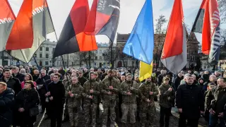 Soldados ucranianos celebran el 114 aniversario del nacimiento de Stepan Bandera, activista político del independentismo ucraniano de Rusia.