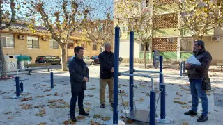 Visita del alcalde de Huesca, Luis Felipe, al nuevo parque biosaludable del Perpetuo Socorro.