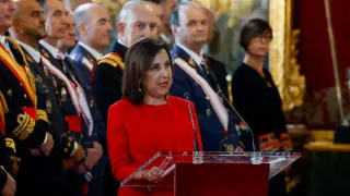 La ministra de Defensa, Margarita Robles (c), da un discurso durante la celebración de la Pascua Militar este viernes en el Palacio Real de Madrid.