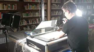 Labores de digitalización del Archivo Municipal de Huesca.