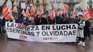 Algunos de los participantes en la movilización de las trabajadoras llevada a cabo este jueves en Huesca.