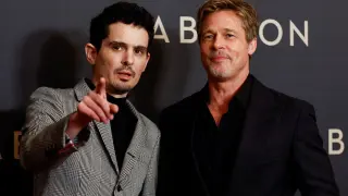 Damien Chazelle y Brad Pitt, en el estreno en París de 'Babylon'.