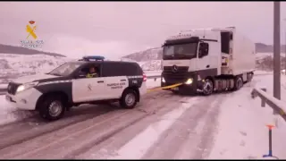 Vídeo de trabajos de auxilio de la Guardia Civil en las carreteras altoaragonesas