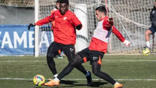 Rubén Pulido y Kanté, durante el entrenamiento previo al partido.