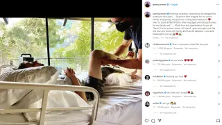 Una imagen del actor Jeremy Renner haciendo rehabilitación.