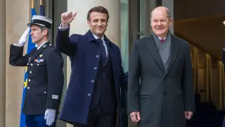 Emmanuel Macron y Olaf Scholz, este domingo en el palacio del Elíseo. FRANCE GERMANY DIPLOMACY