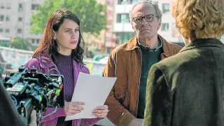Milena Smit y José Coronado durante el rodaje en Málaga.