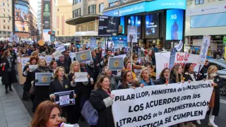 Cientos de letrados exigen mejoras frente a Justicia al inicio de su huelga