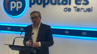 Joaquín Juste, presidente del PP en la provincia de Teruel, durante la rueda de prensa.
