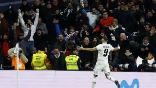 Benzema celebra el segundo gol del Madrid, el de la remontada en la prórroga