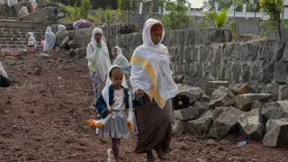 La sequía en Etiopía obliga a varias familias a emigrar.