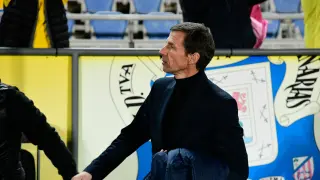Cuco Ziganda, entrenador de la SD Huesca, durante el partido en Las Palmas.