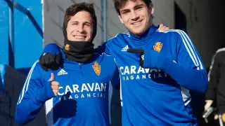 Giuliano Simeone y Azón, en La Romareda, este domingo, antes del entrenamiento.